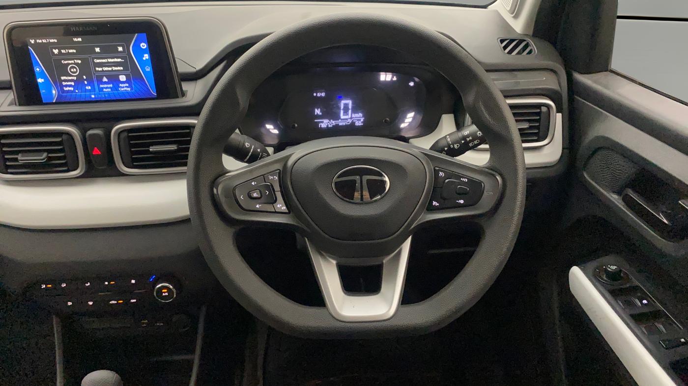 2024 Tata PUNCH ACCOMPLISHED DAZZLE PACK AMT, Petrol, Automatic, 17,827 km, Steering Wheel Close Up