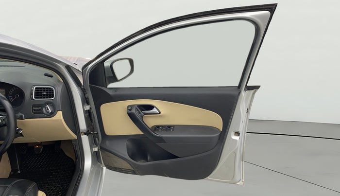 2015 Volkswagen Polo HIGHLINE1.2L, Petrol, Manual, 1,05,657 km, RHS Front Door