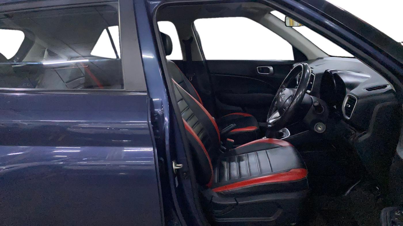 2022 Hyundai VENUE S 1.2, Petrol, Manual, 74,132 km, Right Side Front Door Cabin