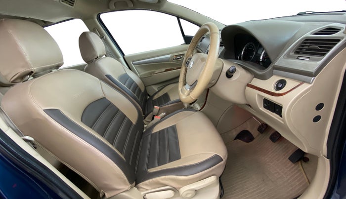 2016 Maruti Ertiga ZXI+, Petrol, Manual, 24,978 km, Right Side Front Door Cabin