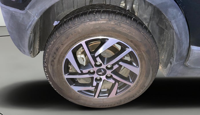 2024 Mahindra XUV300 W8 (O) 1.2 PETROL, Petrol, Manual, 31,207 km, Right Rear Wheel