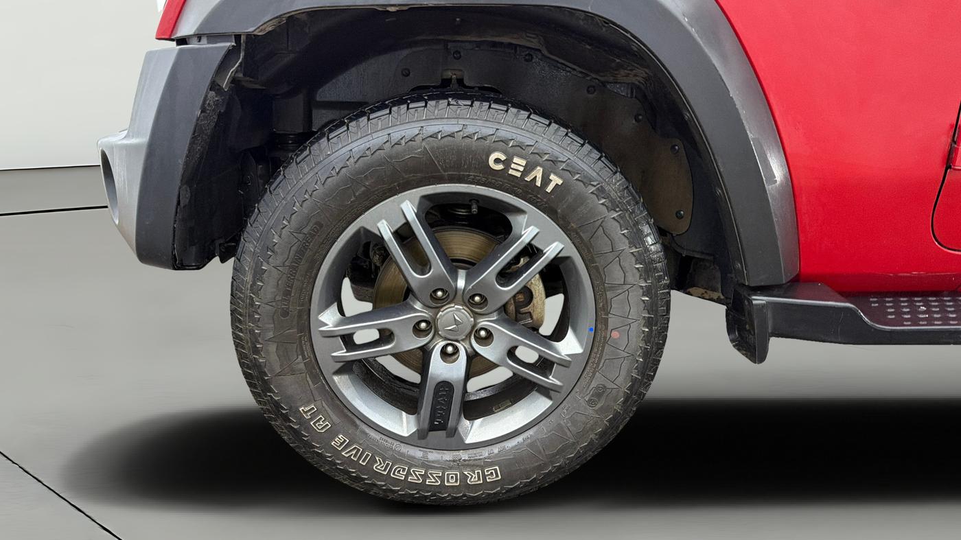 2023 Mahindra Thar LX D 4WD AT CONVERTIBLE, Diesel, Automatic, 46,046 km, Left Front Wheel