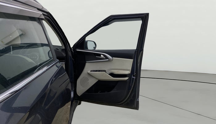 2023 KIA CARENS PRESTIGE 1.5 PETROL 7 STR, Petrol, Manual, 40,272 km, RHS Front Door