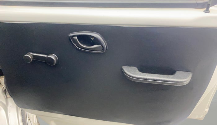2022 Maruti Eeco 5 STR AC (O), Petrol, Manual, 30,049 km, Driver Side Door Panels Control