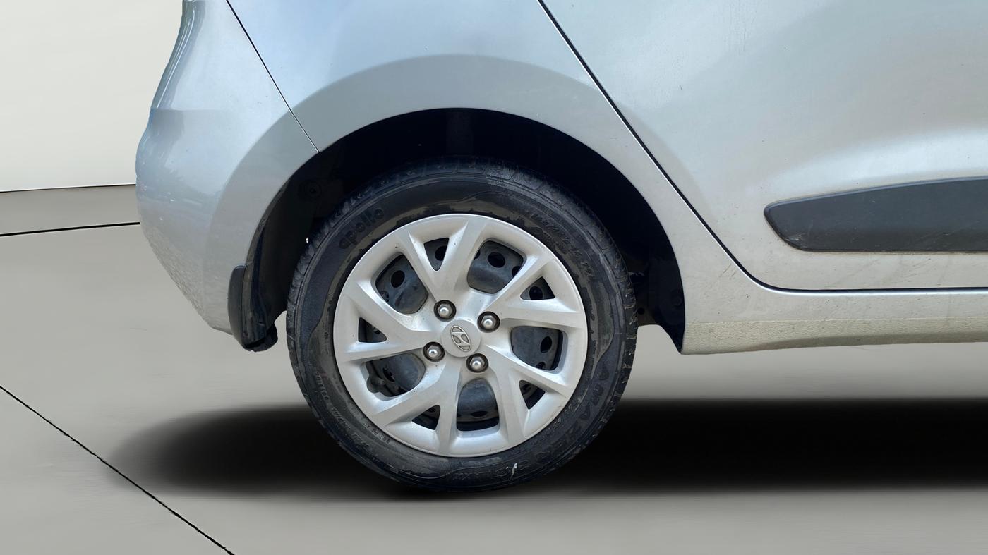 2018 Hyundai Grand i10 MAGNA AT 1.2 KAPPA VTVT, Petrol, Automatic, 25,209 km, Right Rear Wheel