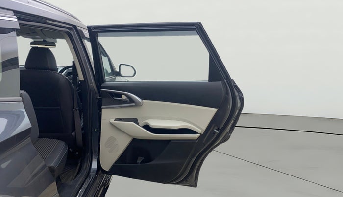 2023 KIA CARENS PRESTIGE 1.5 PETROL 7 STR, Petrol, Manual, 2,787 km, RHS Rear Door