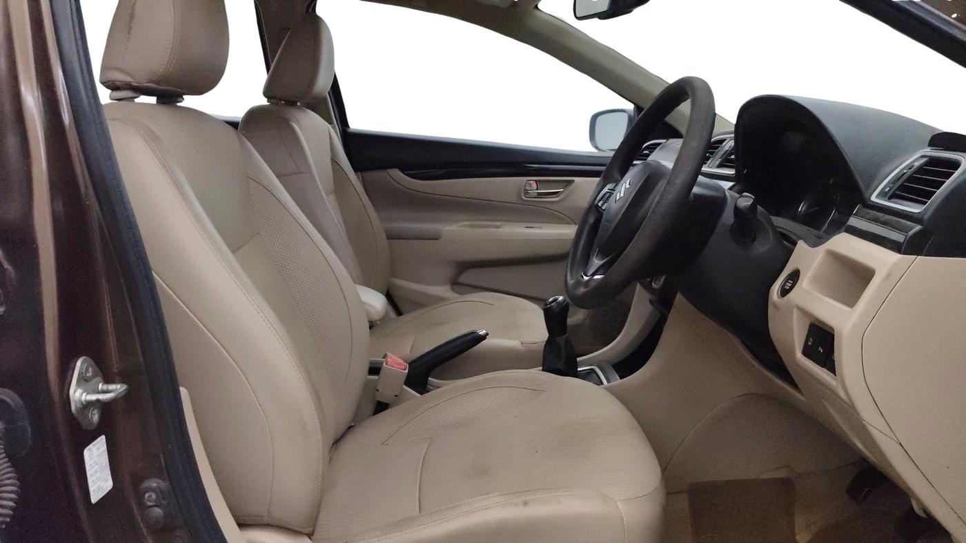 2017 Maruti Ciaz ZDI SHVS, Diesel, Manual, 74,555 km, Right Side Front Door Cabin