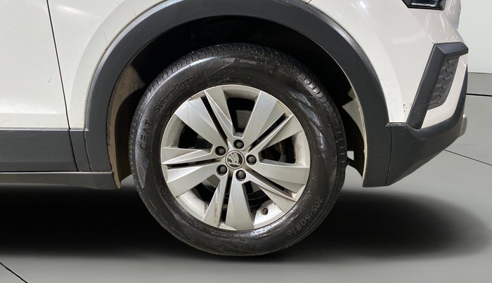 2023 Skoda KUSHAQ AMBITION 1.0L TSI AT, Petrol, Automatic, 17,895 km, Right Front Wheel