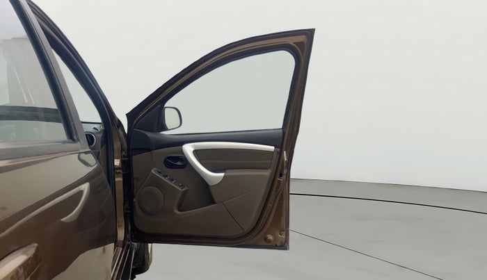 2017 Renault Duster RXL PETROL, Petrol, Manual, 57,656 km, RHS Front Door