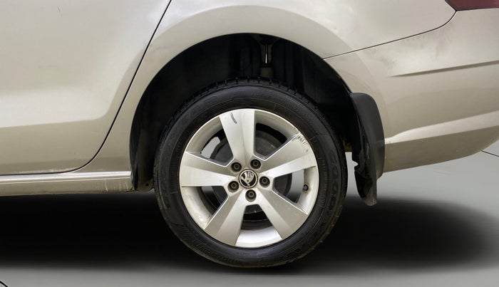 2016 Skoda Rapid STYLE 1.6 MPI AT, Petrol, Automatic, 61,090 km, Left Rear Wheel