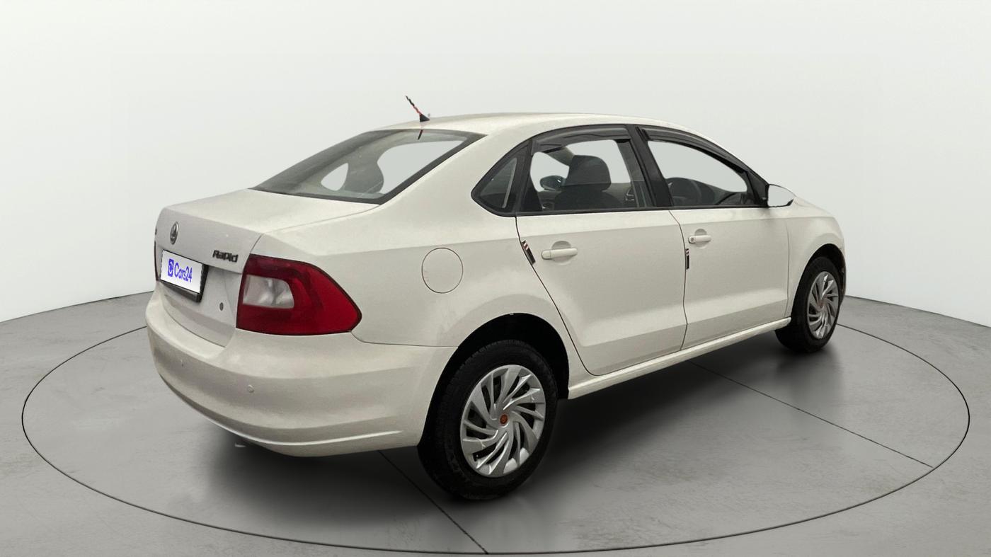 2015 Skoda Rapid 1.6 MPI ACTIVE, Petrol, Manual, 94,515 km, Right Back Diagonal