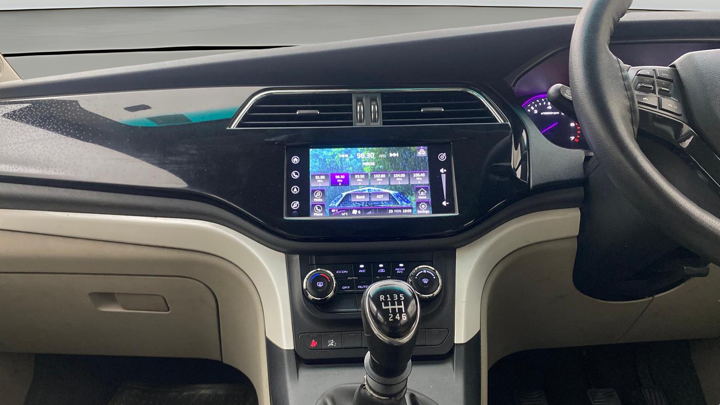 2018 Mahindra MARAZZO M8 7 STR, Diesel, Manual, 1,16,231 km, Air Conditioner