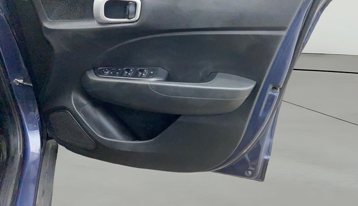2022 Hyundai VENUE S+ 1.2, Petrol, Manual, 21,053 km, Driver Side Door Panels Control