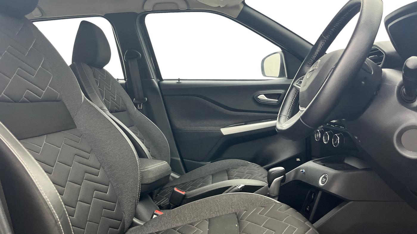 2022 Nissan MAGNITE XV PREMIUM TURBO CVT, Petrol, Automatic, 42,756 km, Right Side Front Door Cabin