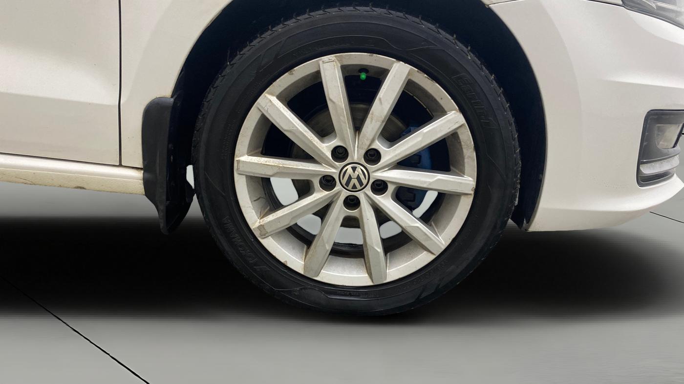 2018 Volkswagen Vento HIGHLINE PLUS 1.2 AT 16 ALLOY, Petrol, Automatic, 99,068 km, Right Front Wheel