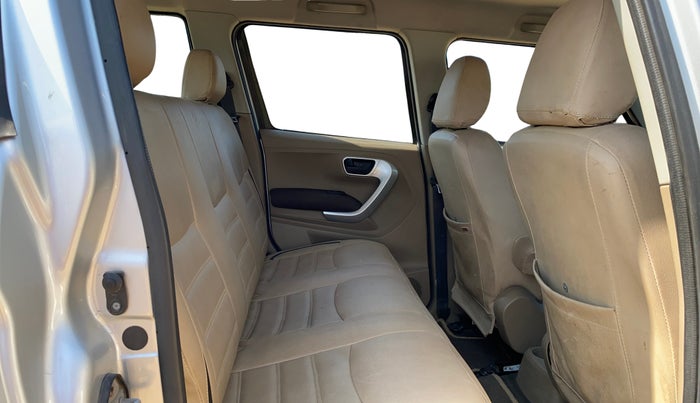 2017 Mahindra TUV300 T8, Diesel, Manual, 96,442 km, Right Side Rear Door Cabin