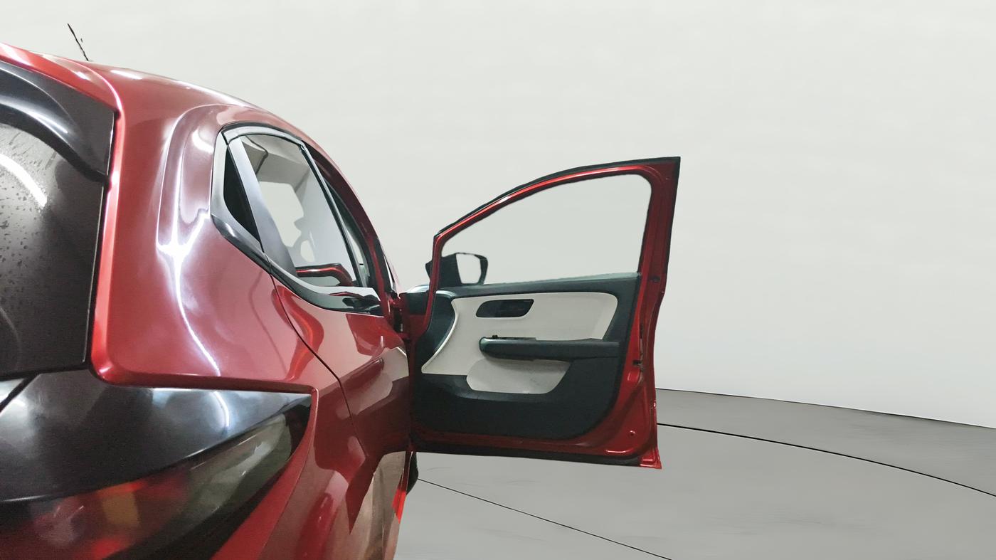 2022 Tata ALTROZ XM PLUS PETROL, Petrol, Manual, 39,741 km, RHS Front Door