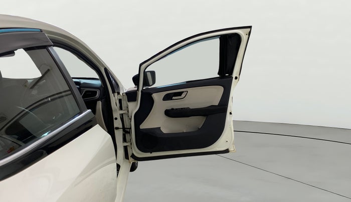 2023 Tata ALTROZ XZ CNG, CNG, Manual, 37,900 km, RHS Front Door