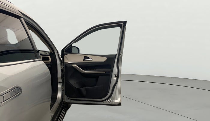 2022 Mahindra XUV700 AX 3 D MT 7 STR, Diesel, Manual, 1,31,555 km, RHS Front Door