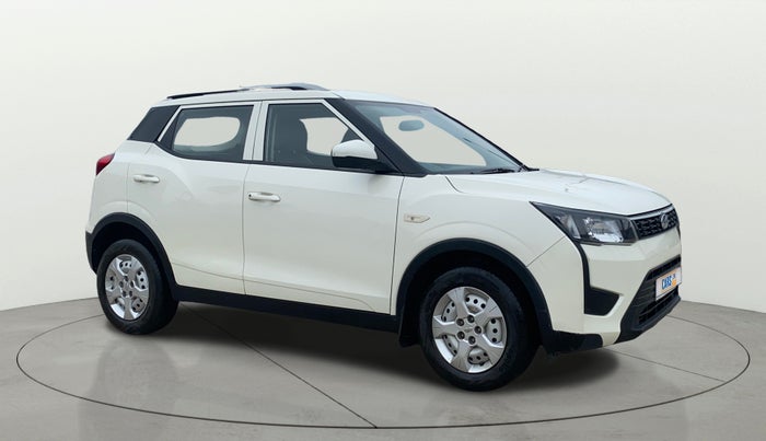 2021 Mahindra XUV300 W4 1.2 PETROL, Petrol, Manual, 26,985 km, Right Front Diagonal