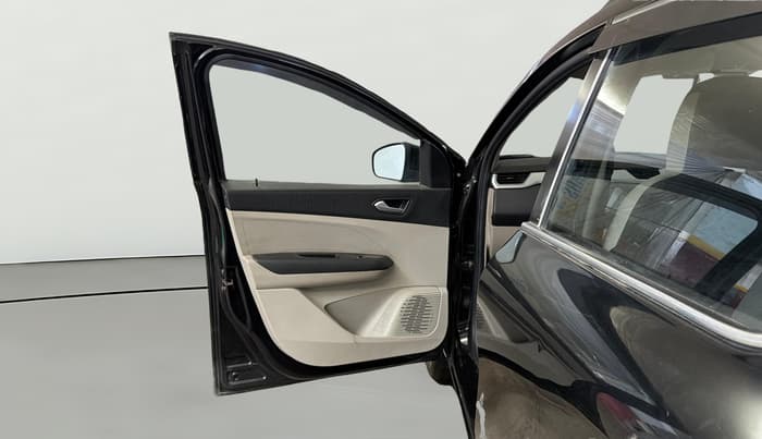 2024 Renault TRIBER RXZ, Petrol, Manual, 30,257 km, LHS Front Door