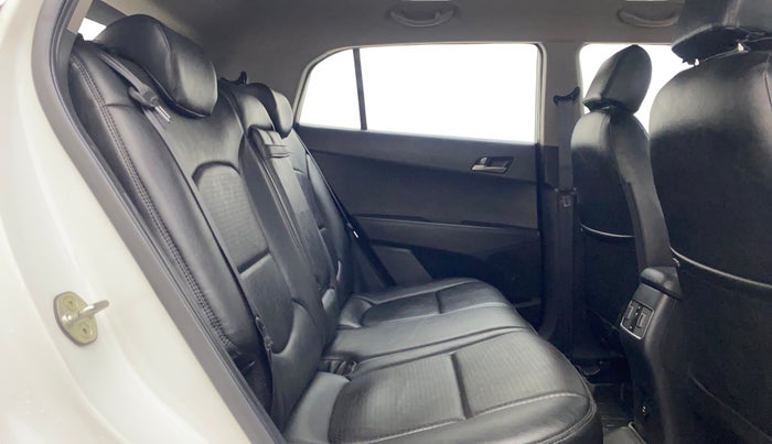 2017 Hyundai Creta SX PLUS 1.6 PETROL, Petrol, Manual, 28,318 km, Right Side Rear Door Cabin
