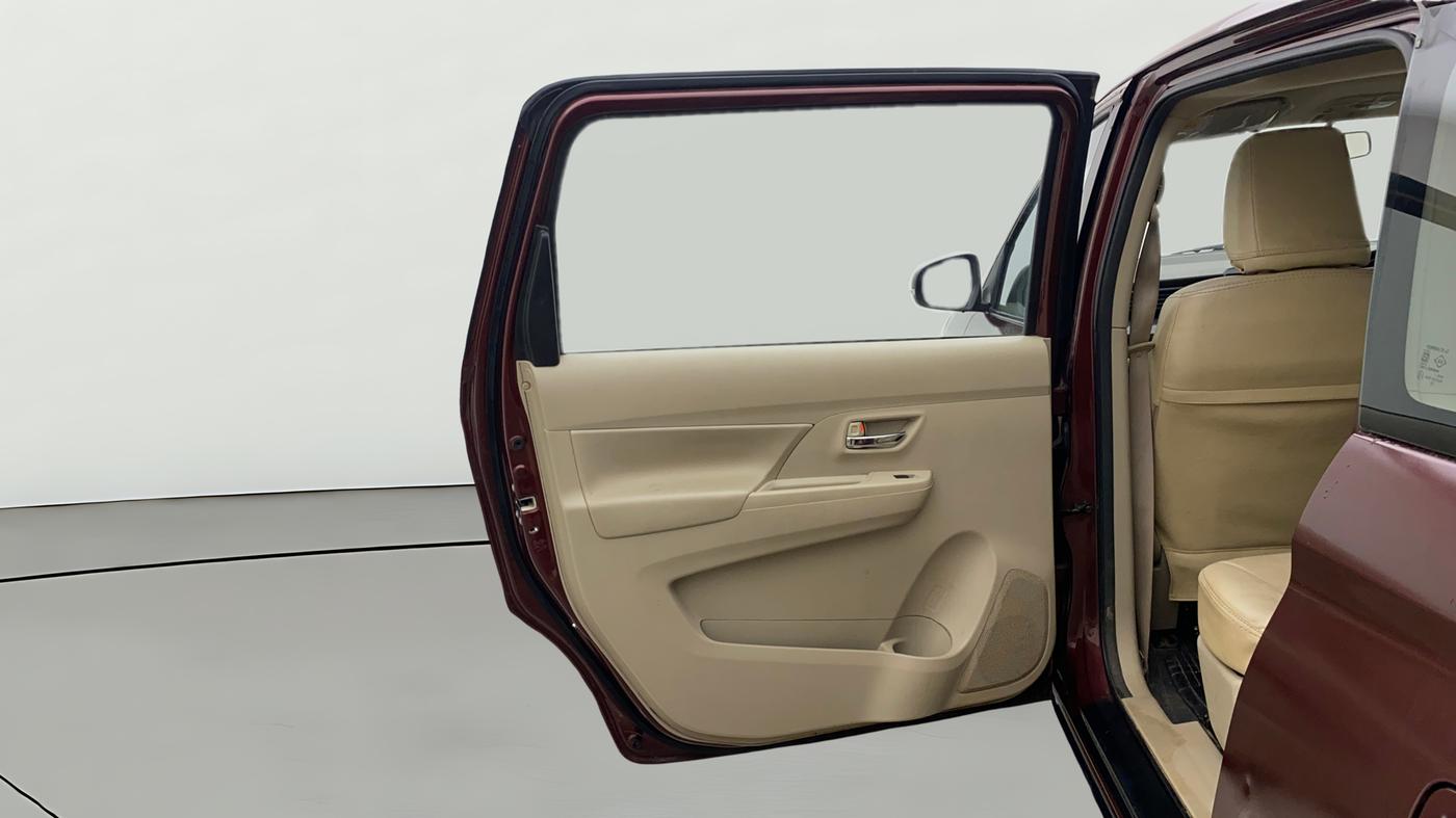 2023 Maruti Ertiga ZXI (O) CNG, CNG, Manual, 80,552 km, LHS Rear Door