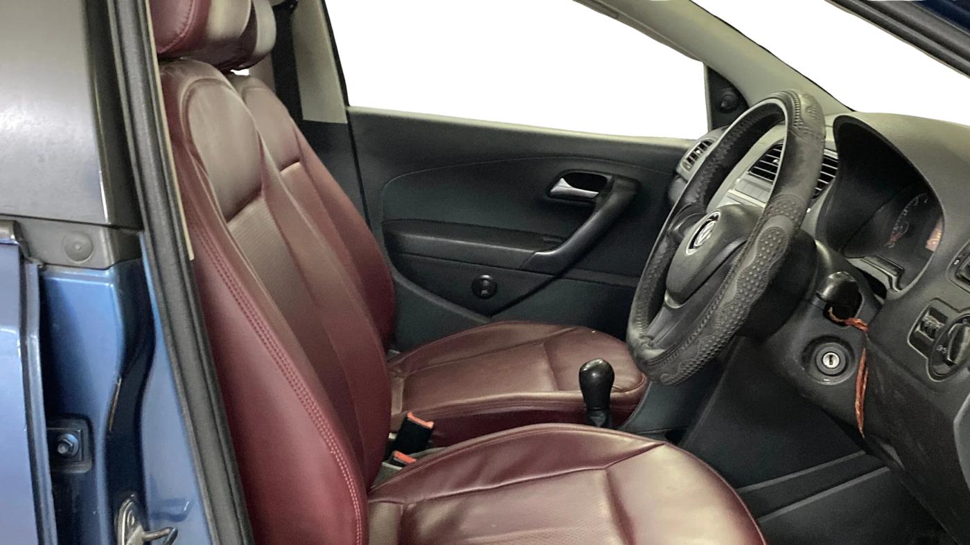 2016 Volkswagen Polo TRENDLINE 1.2L PETROL, Petrol, Manual, 1,00,319 km, Right Side Front Door Cabin