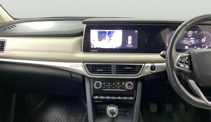 2022 Mahindra XUV700 AX 7 LUXURY D MT 7 STR, Diesel, Manual, 39,656 km, Air Conditioner