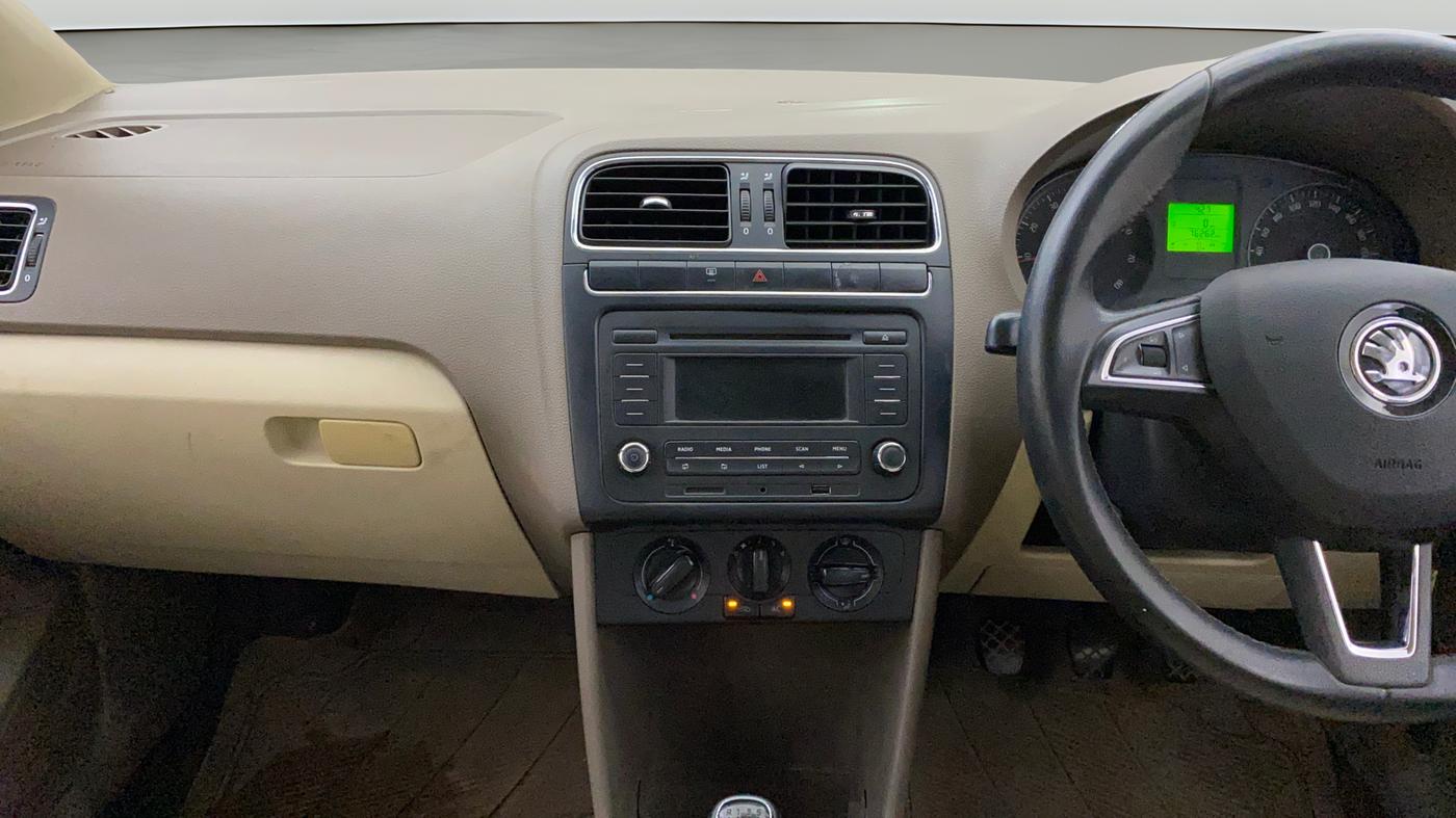 2014 Skoda Rapid AMBITION 1.6 MPI MT PLUS, Petrol, Manual, 76,277 km, Air Conditioner
