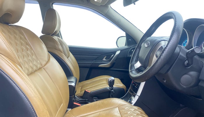 2018 Mahindra XUV500 W11(O), Diesel, Manual, 87,270 km, Right Side Front Door Cabin