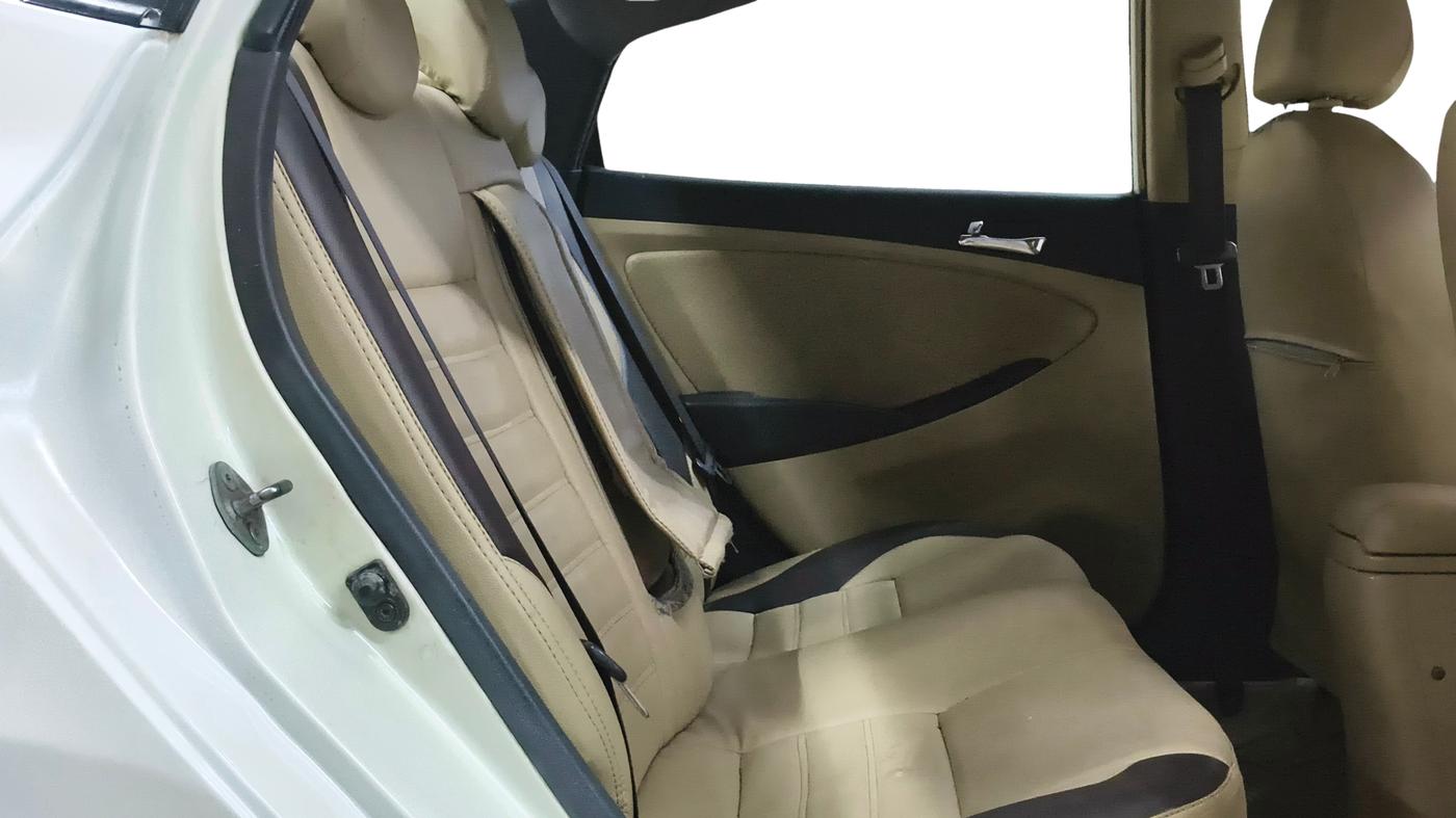 2013 Hyundai Verna FLUIDIC 1.6 VTVT SX, CNG, Manual, 93,983 km, Right Side Rear Door Cabin