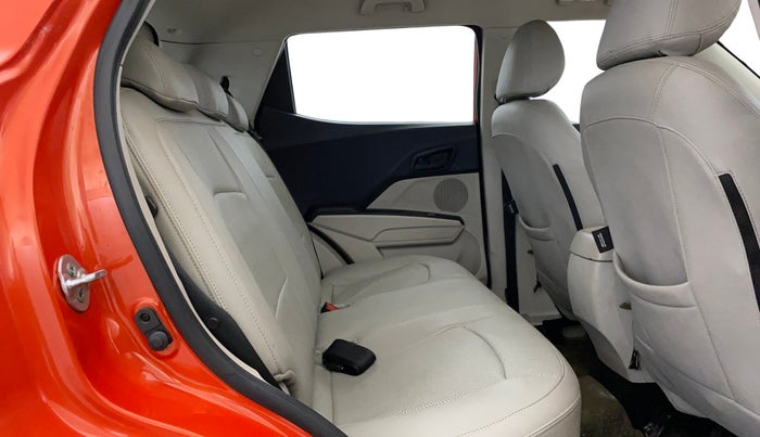 2019 Mahindra XUV300 W6 1.2 PETROL, Petrol, Manual, 86,895 km, Right Side Rear Door Cabin
