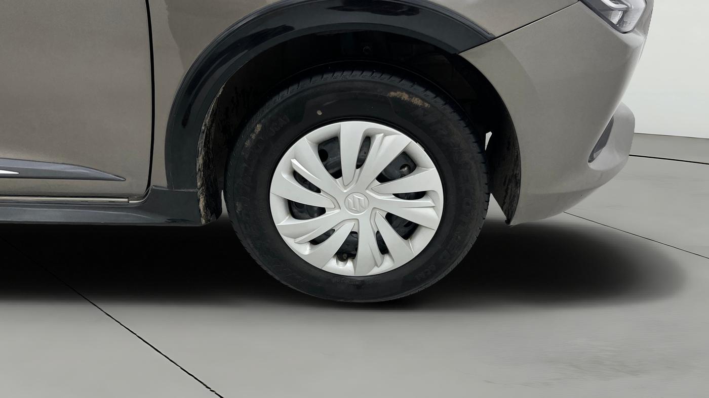 2024 Maruti Swift VXi (O), Petrol, Manual, 15,662 km, Right Front Wheel
