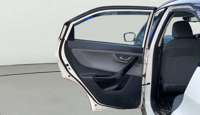 2025 Tata NEXON Fearless Plus (PS) 1.2 iCNG 6MT Dual Tone, CNG, Manual, 8,858 km, LHS Rear Door