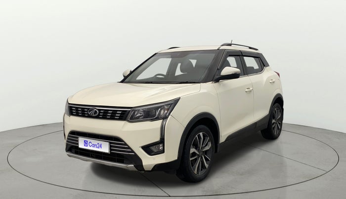 2021 Mahindra XUV300 W8 (O) 1.5 DIESEL AMT, Diesel, Automatic, 1,06,183 km, Left Front Diagonal