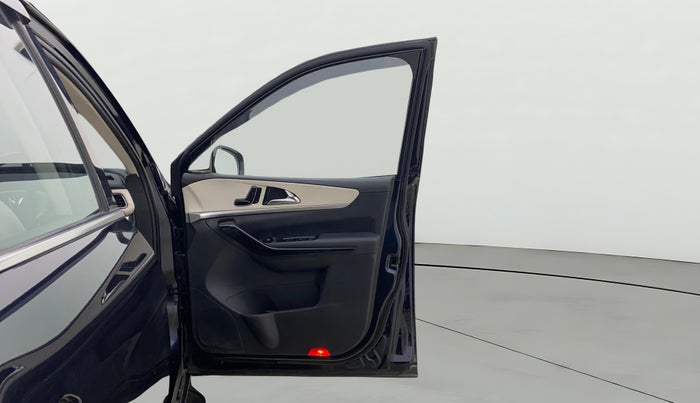 2025 Mahindra XUV700 AX 7 LUXURY D AT 7 STR, Diesel, Automatic, 15,433 km, RHS Front Door