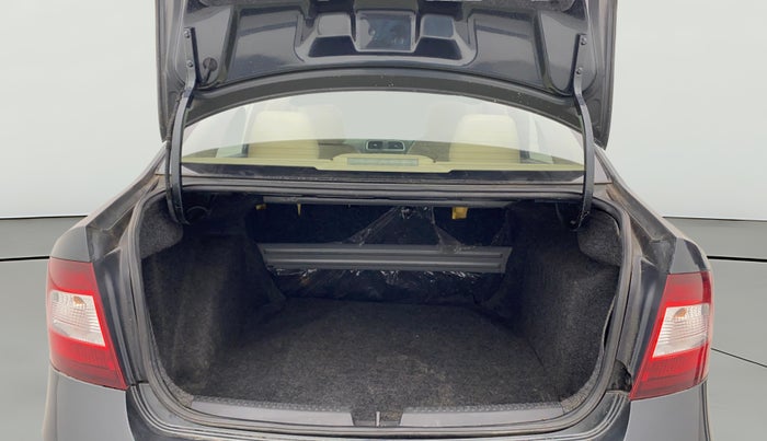 2017 Skoda Rapid STYLE 1.6 MPI AT, Petrol, Automatic, 1,17,571 km, Boot Open Zoomed View