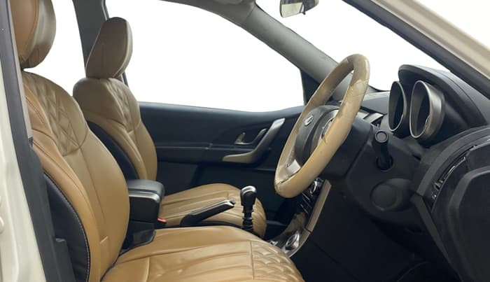 2020 Mahindra XUV500 W7, Diesel, Manual, 44,835 km, Right Side Front Door Cabin