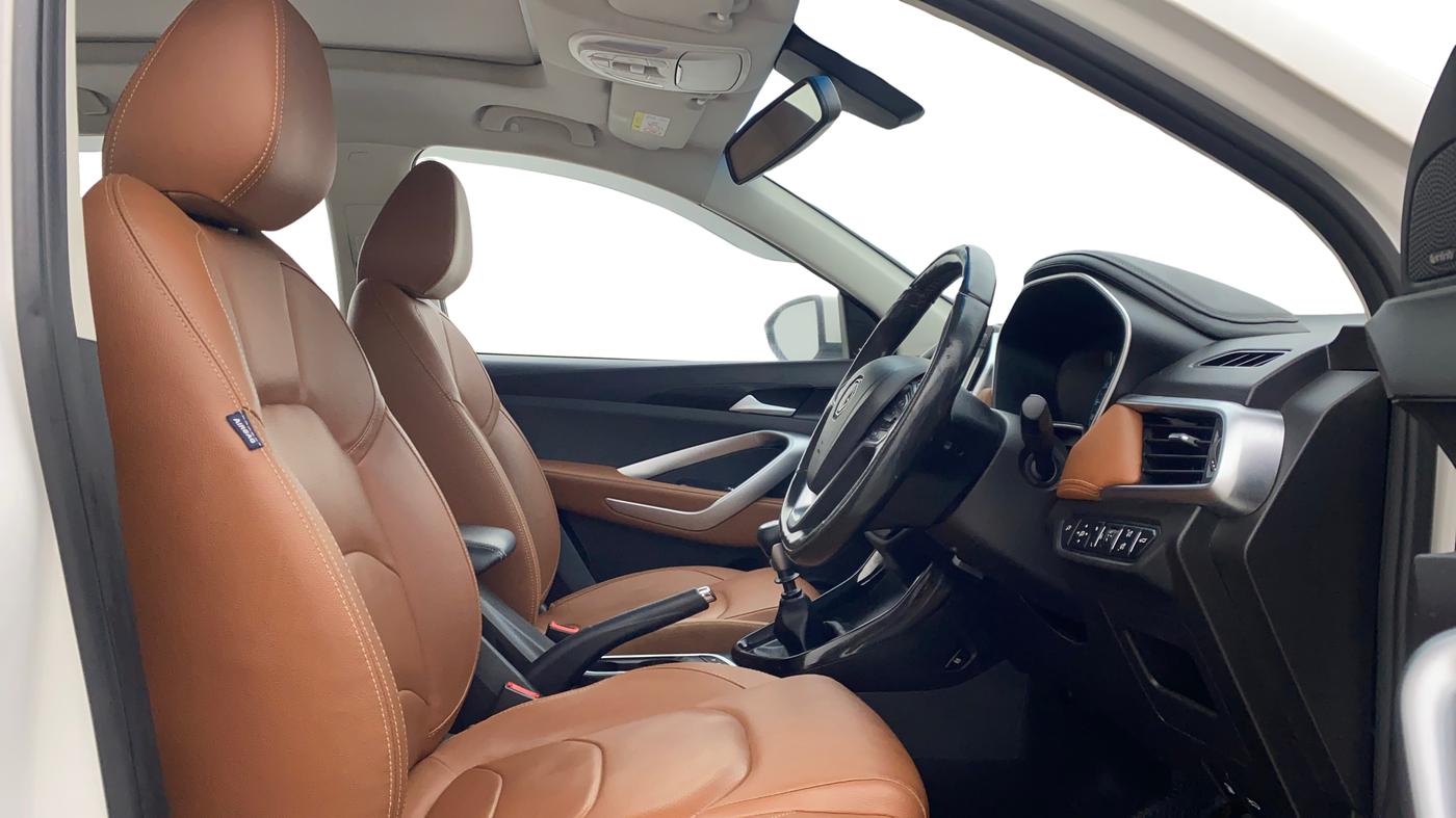 2021 MG HECTOR PLUS SHARP 2.0 DIESEL TURBO MT 6-STR, Diesel, Manual, 72,760 km, Right Side Front Door Cabin