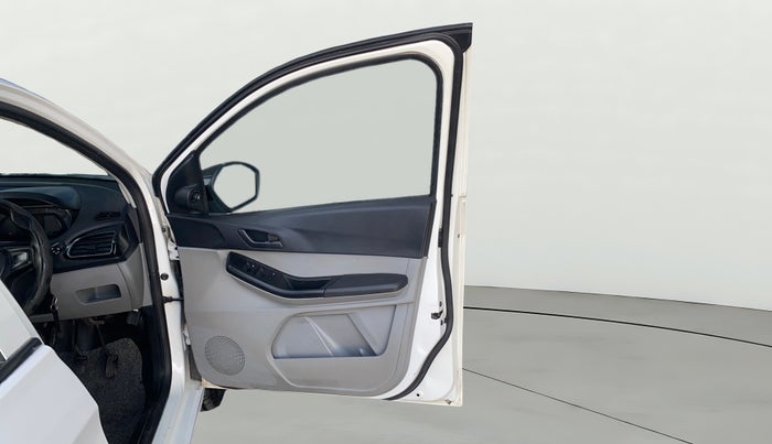 2021 Tata Tiago XT PETROL, Petrol, Manual, 1,40,973 km, RHS Front Door