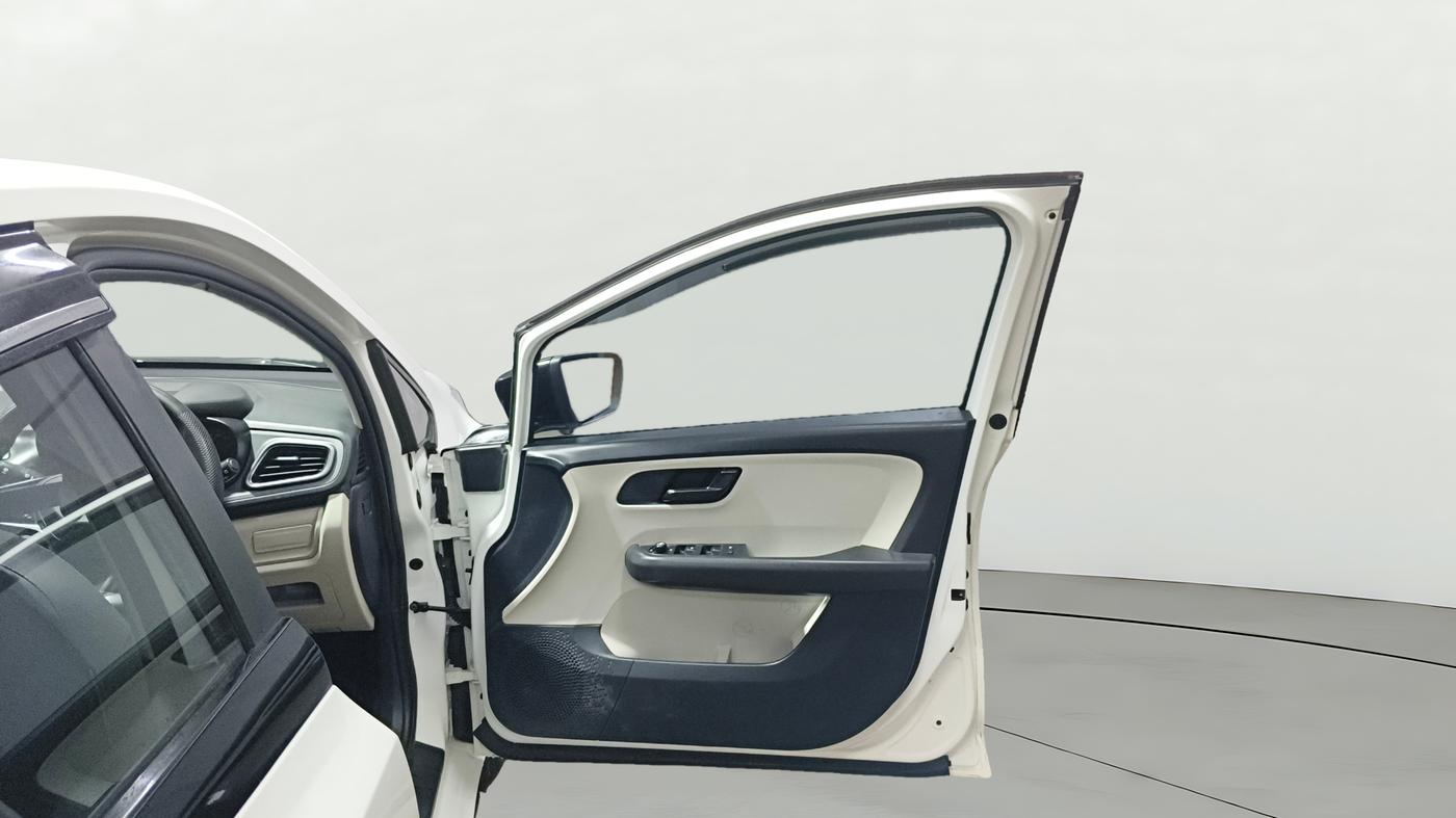 2022 Tata ALTROZ XM PLUS PETROL, Petrol, Manual, 36,662 km, RHS Front Door