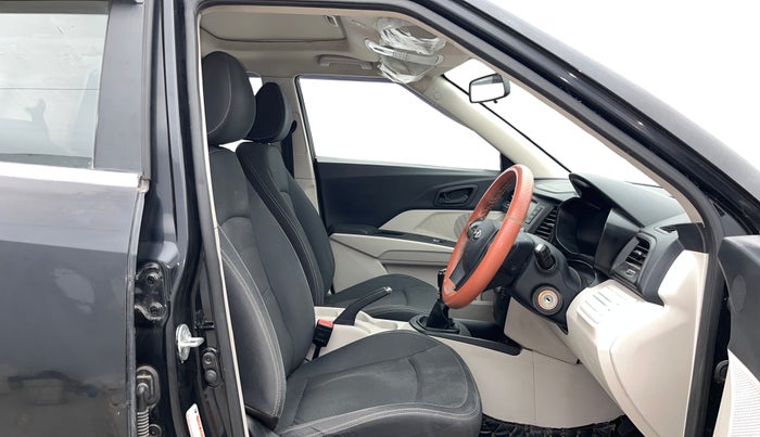 2021 Mahindra XUV300 W6 1.2 PETROL, Petrol, Manual, 1,18,148 km, Right Side Front Door Cabin