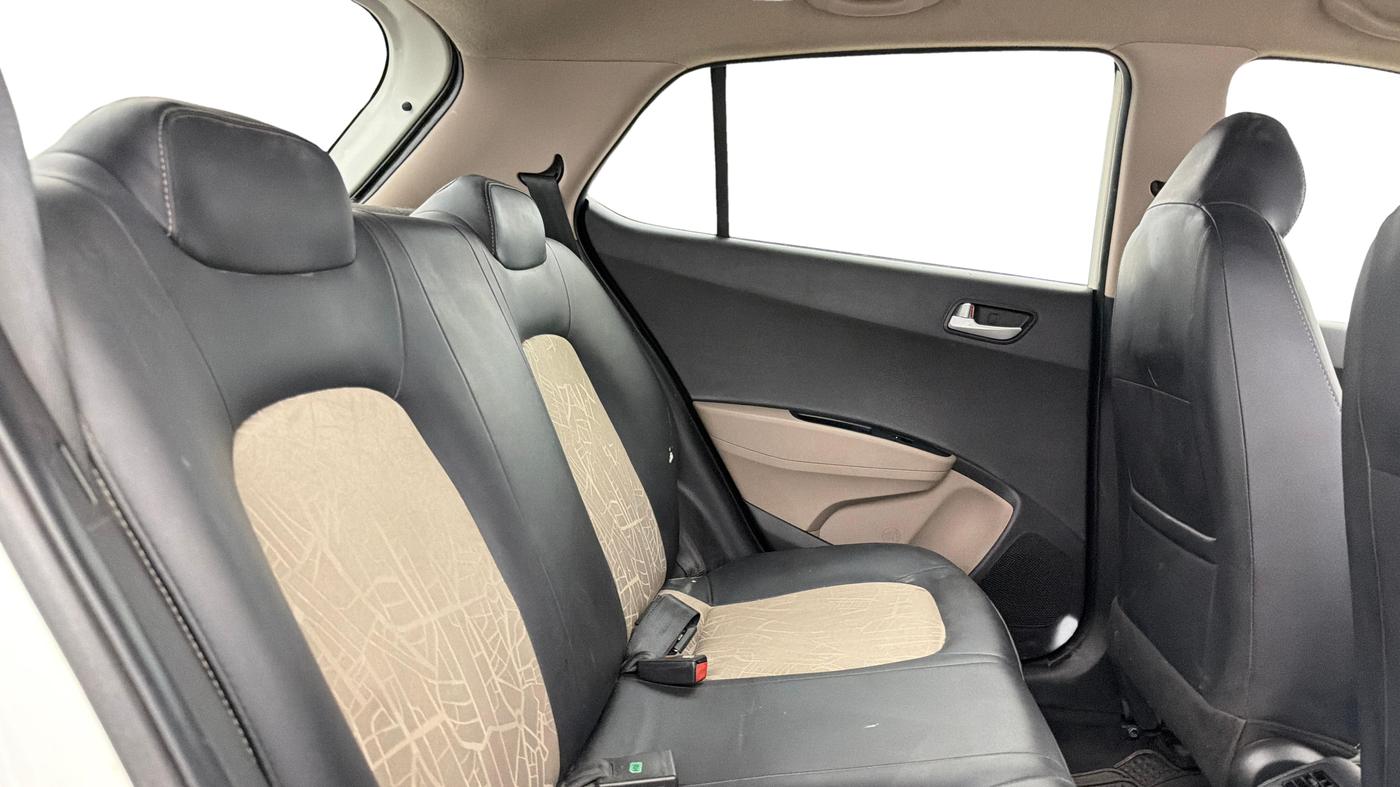 2017 Hyundai Grand i10 SPORTZ 1.2 KAPPA VTVT, Petrol, Manual, 70,893 km, Right Side Rear Door Cabin