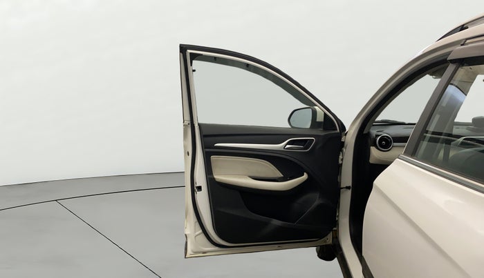 2022 MG ASTOR SHARP 1.5 MT, Petrol, Manual, 67,916 km, LHS Front Door