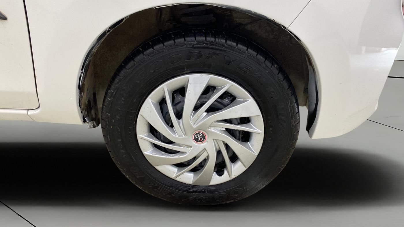 2020 Maruti Alto VXI, Petrol, Manual, 43,917 km, Right Front Wheel