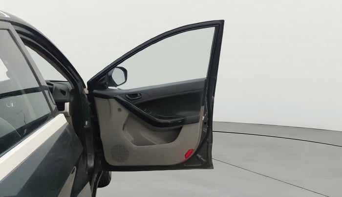 2018 Tata NEXON XM PETROL, Petrol, Manual, 66,283 km, RHS Front Door