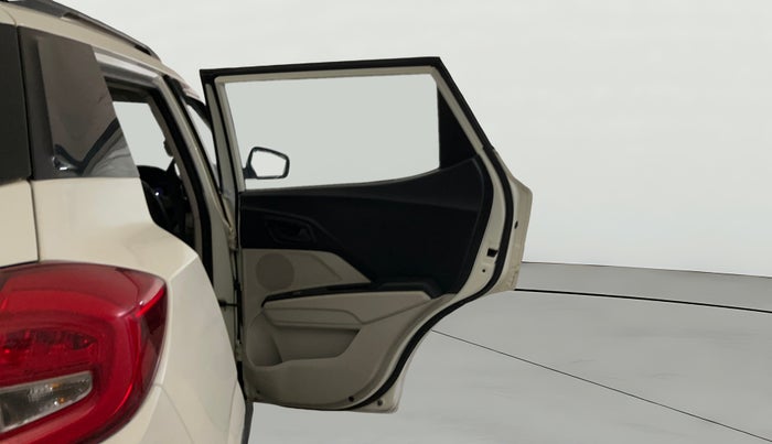 2022 Mahindra XUV300 W6 1.2 PETROL AMT, Petrol, Automatic, 89,973 km, RHS Rear Door