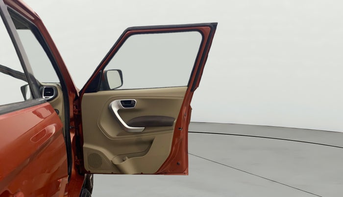 2016 Mahindra TUV300 T8, Diesel, Manual, 1,39,938 km, RHS Front Door