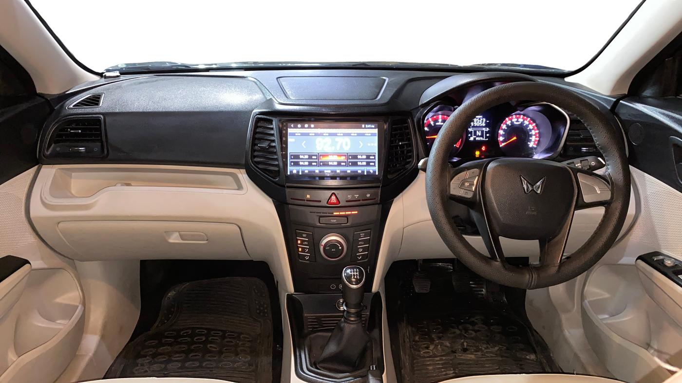 2023 Mahindra XUV300 W6 1.2 PETROL, Petrol, Manual, 8,518 km, Dashboard